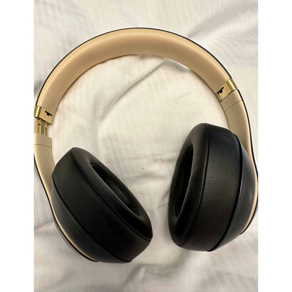 Studio Beats 3 Headphone Wireless Gray